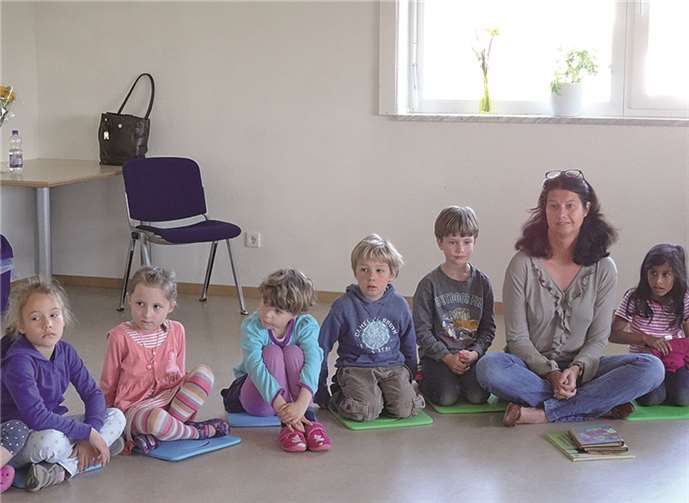 Gespannt lauschten die kleinen Zuhörer der vorgelesenen Geschichte.privat