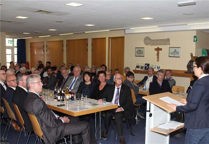 Gespannt verfolgten die Gäste die Ausführungen von Ghazel Wahisi.