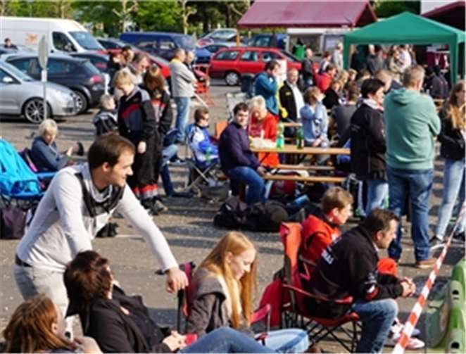 Gespannt verfolgten die Zuschauer die Rennen.