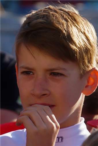 Gespannt wartet Enrico auf die Ergebnisse.