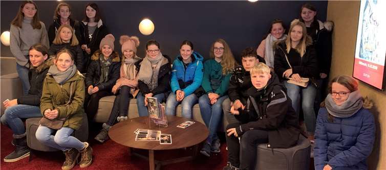 Gespannt warteten die jungen Sänger auf den Beginn des Films. Foto: privat