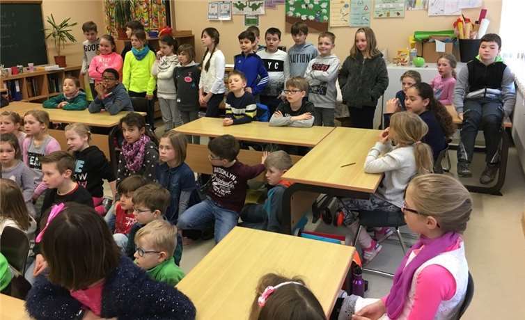 Gespannt wurde von allen SchülerInnen die Siegerehrung erwartet.