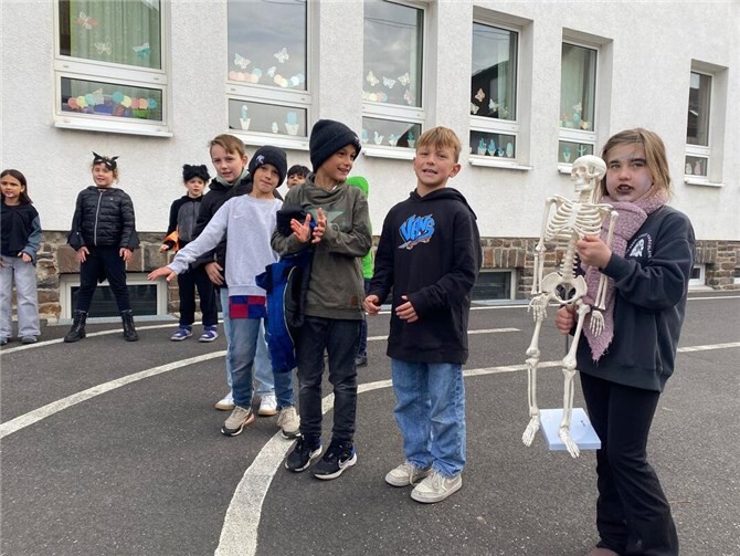 Gespenster, Hexen, Vampire und viele andere fantasievolle Gestalten feierten gemeinsam eine fröhliche Halloween-Party. Foto: privat