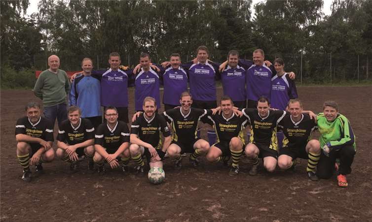 Gespielt haben die Verheirateten gegen die Junggesellen. privat