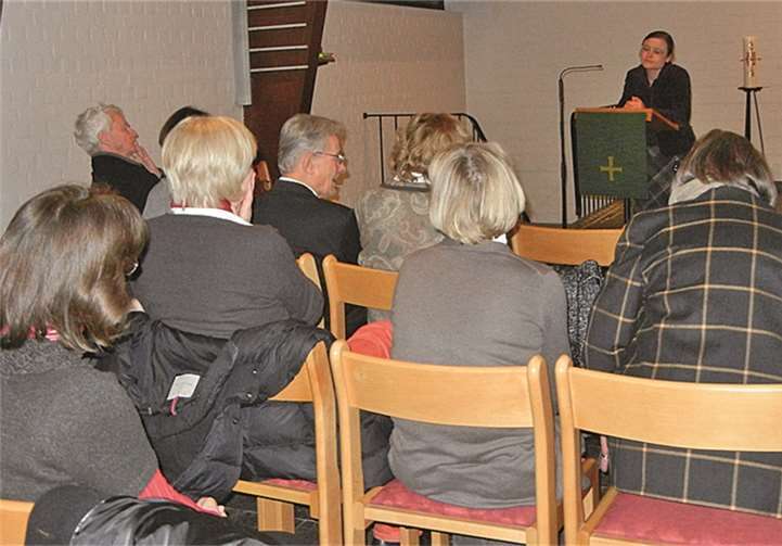 Gespräch von der Kanzel: Dr. Friederike Barth referiert über Dietrich Bonhoeffer. Kahrin Müller