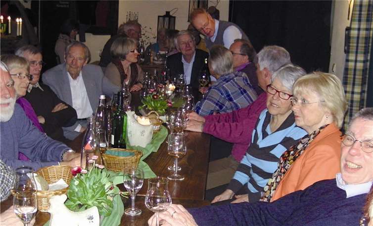 Gespräche und Erinnerungen sind beliebt bei den Senioren. privat