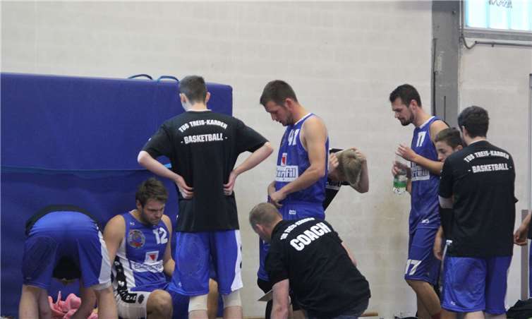 Gesprächsbedarf hatte die Mannschaft zur Halbzeit in Lahnstein. Aber dies zeigte dann Wirkung, denn nach dem Wechsel spielte das Landesligateam seine Gastgeber regelrecht an die Wand. TH