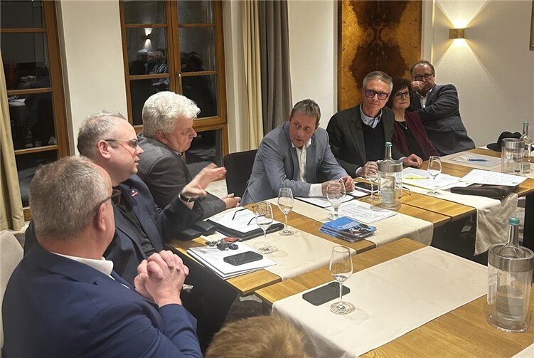 Gesprächsrunde der CDU-Kreistagsfraktion zur praxisnahen Umsetzung „Sondervermögen Infrastruktur und Klimaneutralität“. Fotos: Bela Bay
