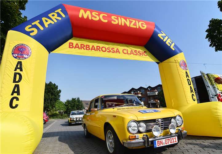 Gestartet wurde am Morgen an der Autogalerie Schneider im Gewerbegebiet.