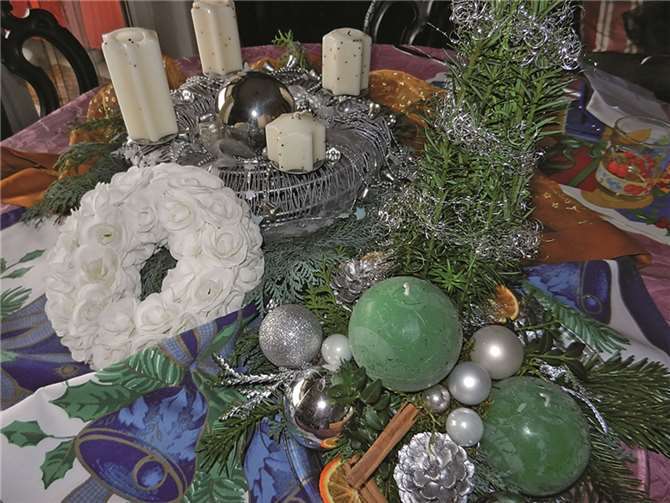 Gestecke sorgten für Adventsstimmung auf den Tischen.privat