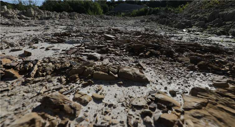 Gesteinsschichten erzählen wie ein Buchdie Erdgeschichte der letzten 400 Millionen Jahre.