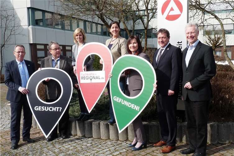 Gesucht? Gefunden! Initiatoren und Landräte geben Startschuss (v. l.): Wilfried Noll (WFG Westerwald), Wolf-Dieter Matern (WFG Rhein-Lahn), Vanessa Auer (WFG Rhein-Lahn), Katharina Schlag (WFG Westerwald), Madeleine Seidel (Vorsitzende der Geschäftsführung, Agentur für Arbeit Montabaur), Landrat Achim Schwickert (Westerwaldkreis) und Landrat Frank Puchtler (Rhein-Lahn-Kreis). privat