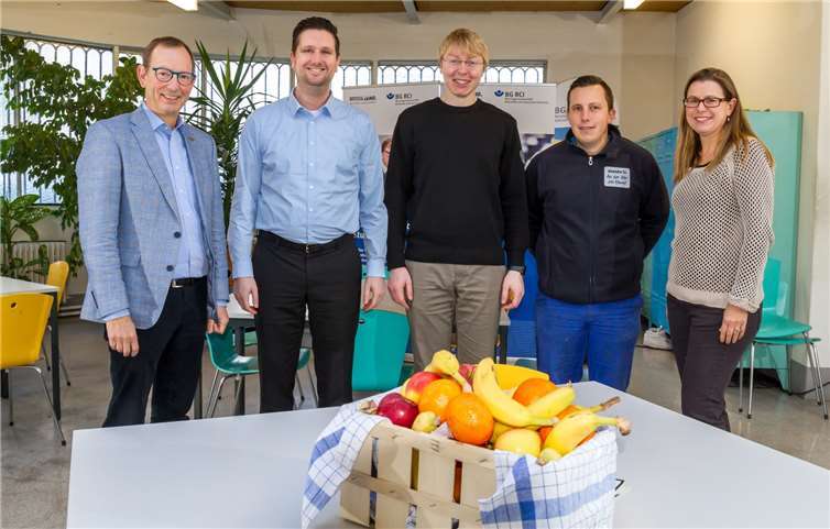 Gesunde Mitarbeiter – gesundes Unternehmen, dafür treten ein (v. l.): Peter Jansen, Geschäftsführer Jansen, André Gampe, TK Krankenkasse, Jan Brückner, BG Chemie, Florian Thelen und Anja Jungbluth, beide Jansen.  privat