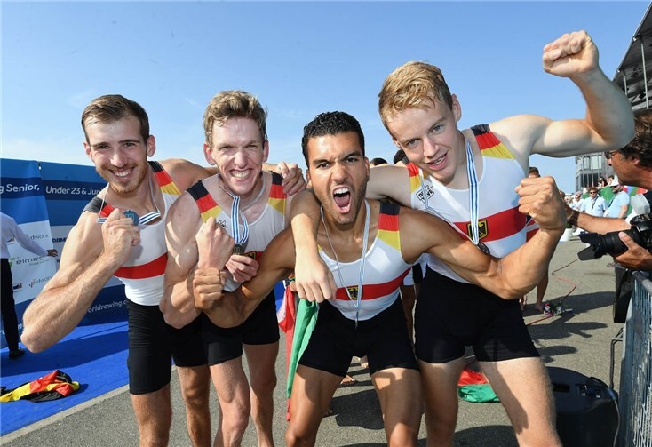 Geträumt hatten sie schon von Gold, aber auch die Freude über den Gewinn der Silbermedaille im Leichtgewichts-Vierer ist groß (v.l.n.r.) . Alexander Diedrich (RG Treis-Karden), Felix Brummel (Münster), Fabio de Oliveira und Hendrik Kaltenborn (beide Berlin).DRV/Oliver Quickert