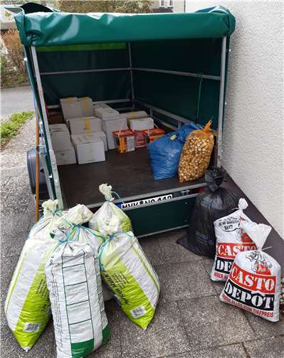 Getrennt verpackt und fertig zum Abtransport. Rund 400 kg Kronkorken und Metallschraubverschlüsse.Foto: privat