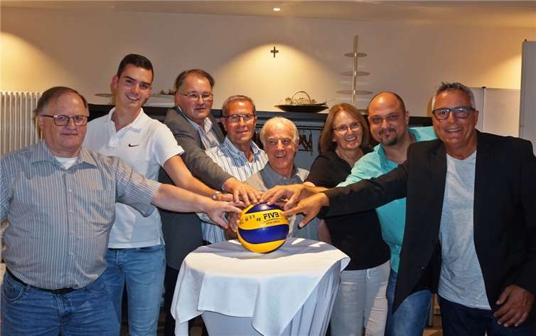 Gewählt: Der neue geschäftsführende - und erweiterte VCN-Vorstand: (v.l.) Ulrich Dittscheidt, Fabian Mohr, Martin Monzen, Wolfgang Becker, Raimund Lepki, Conny Weigel, Marcus Trambow, Uwe Lederer. Foto: Josef Dehenn