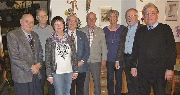 Gewählter Vereinsvorstand (v.l.): Ehrenvorsitzende Hans Ebert und Alois Gut, Ursula Kriesmer, Willi Thies, Detlev Müller, Brigitte Nieswand, Hans-Peter Schmitz, Wolfgang Boeck.privat