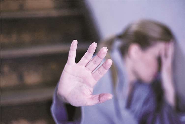 Gewalt gegen Frauen und Mädchen darf kein Tabuthema bleiben.Fotolia© ispstock2 - Fotolia.com