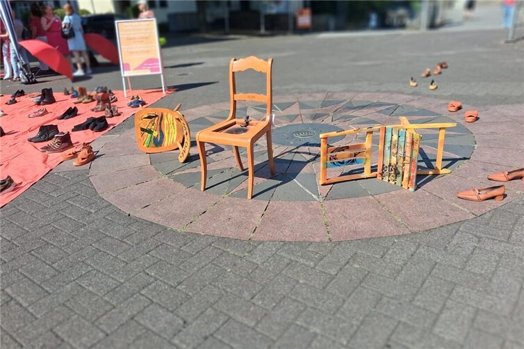 Gewalt sichtbar gemacht - Kunstinstallation von raumwerk.kollektiv