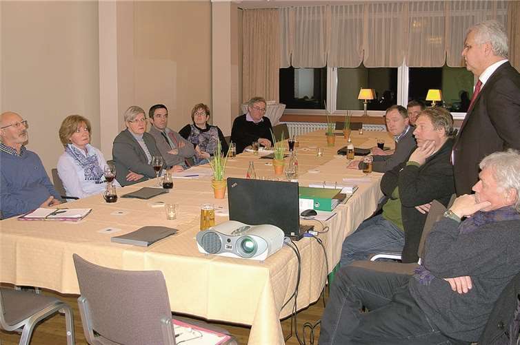 Gewerbevereinschef Michael Geppert informiert über den „Wachtberger Frühling“. privat