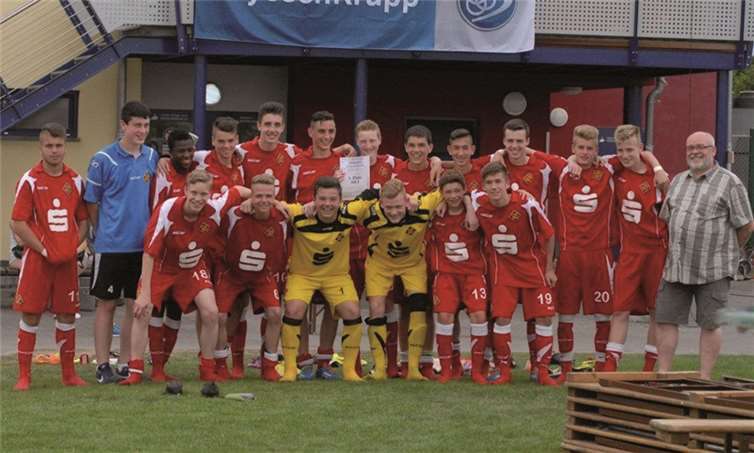 Gewinner des Rasselstein Cups 2014 wurde bei den C-Junioren die TuS Koblenz.privat