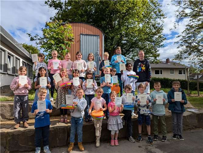 Gewinner einer Ehrenurkunde an der KGS Pech. Foto: KGS Pech