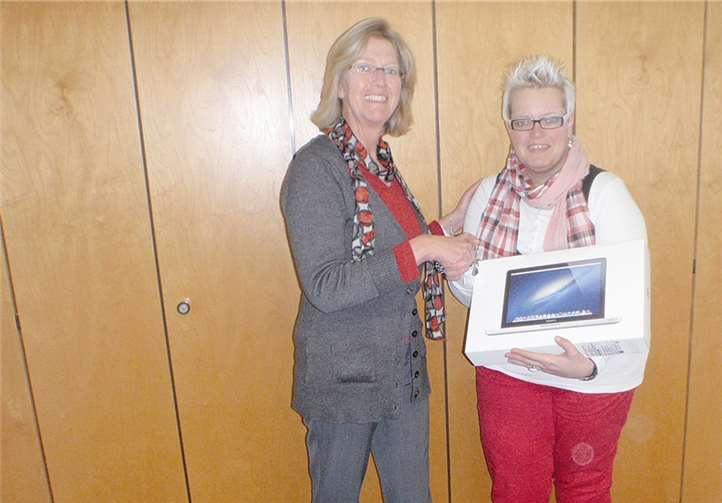 Gewinnerin Frau Tillmann mit Beraterin Eich. Privat