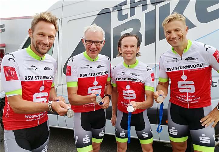 Gewonnen: Vierer-Team Eins siegte in der Klasse Masters Zwei.privat