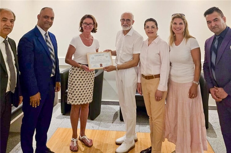 Ghulam Mansurie, Masood Noora, Petra Schneider MdL, Walid Wahisi, Ghazel Wahisi, Nathalie Baum, Mohammad Nasir Jallah (v.l.nr.)