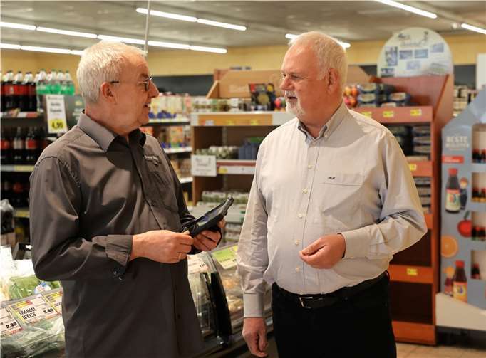 Gibt es einen Nachfolger für den Einkaufsmarkt? Diese und weitere Fragen werden Thomas Meurer und dem Ortsvorsteher Rolf Löhmar immer wieder gestellt.  Foto: FWG Oberbieber