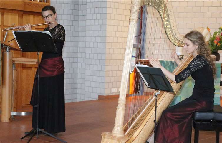 Giedre Siaulyte an der Konzertharfe und Sylvie Ansorge an der Flöte begeisterten das Publikum. Foto: StF