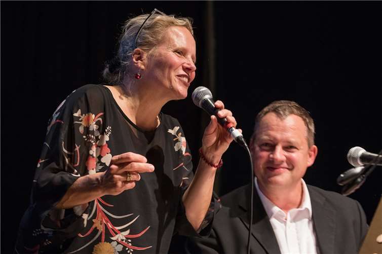 Gika Bäumer singt zusammen mit Lutz Angermann. Quelle: MC Plaidt