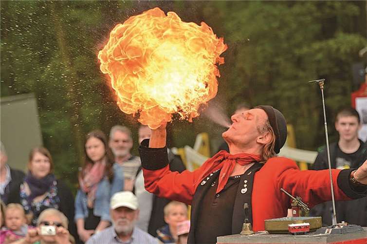 „Gilbert“ sorgt mit seinen amüsanten Gaukeleien und Vorführungen für gute Unterhaltung. privat