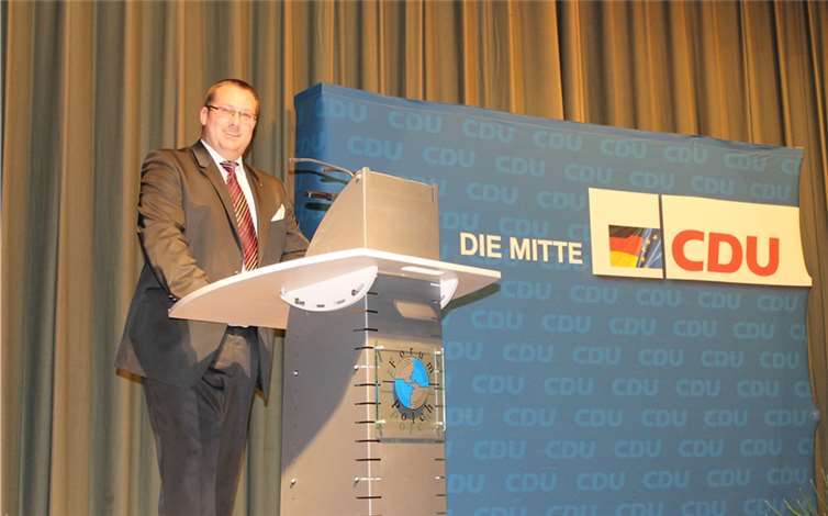 Gino Gilles, Vorsitzender des CDU-Stadtverbandes Polch begrüßte die zahlreich erschienenen Gäste im Polcher Forum. LP