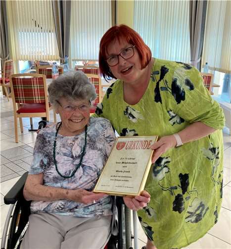 Gisela Frank erhielt die Urkunde von Annerose Thörmer.  Foto: TGO