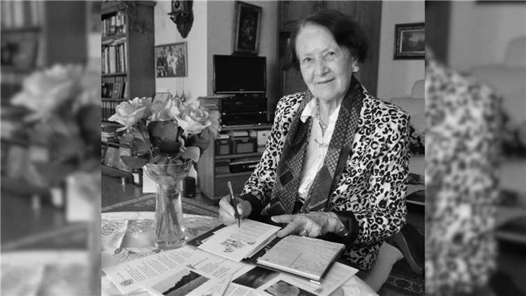 Gisela Merten, eine „Lady“ unter den Poetinnen der Region bei der Arbeit.  Foto: BS/Archiv