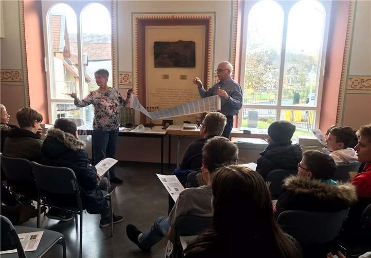 Gisela Reichrath und Richard Keuler hatten für die Schüler ein Programm vorbereitet.