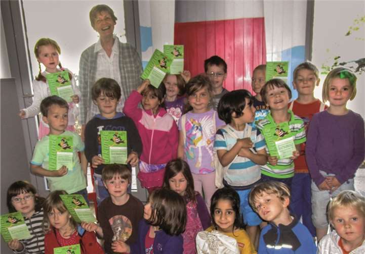 Gisela Stein und die „Bib-Fit“-Kinder der Kita Glühwürmchen. privat