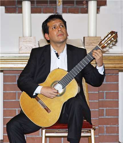 Gitarrist Juan Carlos Navarro stammt aus Peru. Foto: privat