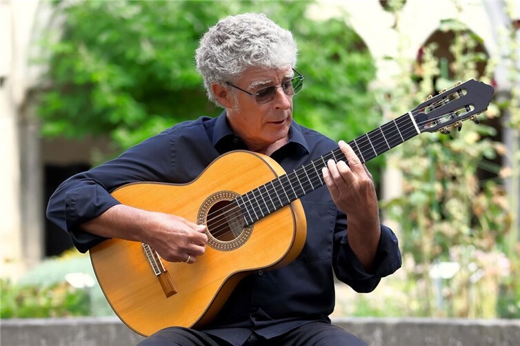 Gitarrist Klaus Mäurer zu Gast in der KuKa Weis