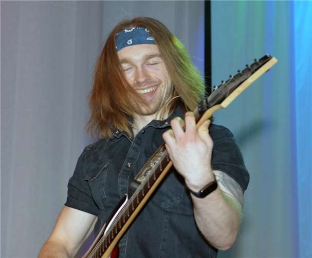 Gitarrist Lukas Michel.