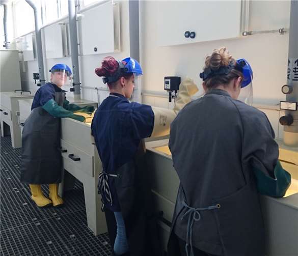 Gläser werden geätzt.