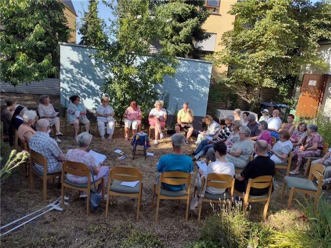 Glaubensimpulse im Grünen – Erster Garten-Gottesdienst der Pfarrei Heilig Geist. Foto: Pfarrei Heilig Geist Mülheim-Kärlich