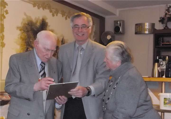 Gleich doppelt konnte Alwis Volk feiern. privat