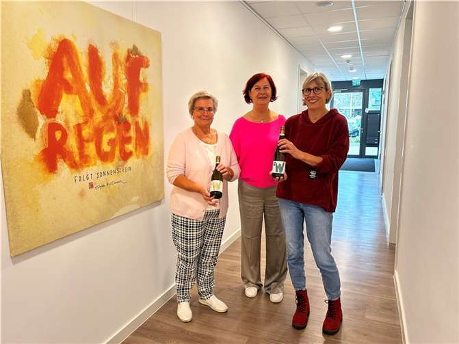 Gleich drei Varianten stellt der Hospiz-Verein in diesem Jahr vor: einen Weißwein, einen Blanc de Noir und einen Rotwein. Foto: privat