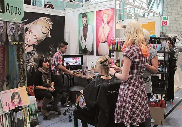 Gleich im Eingangsbereich der Halle zeigte „Haarscharf by André“ Haarstyling vom Feinsten.