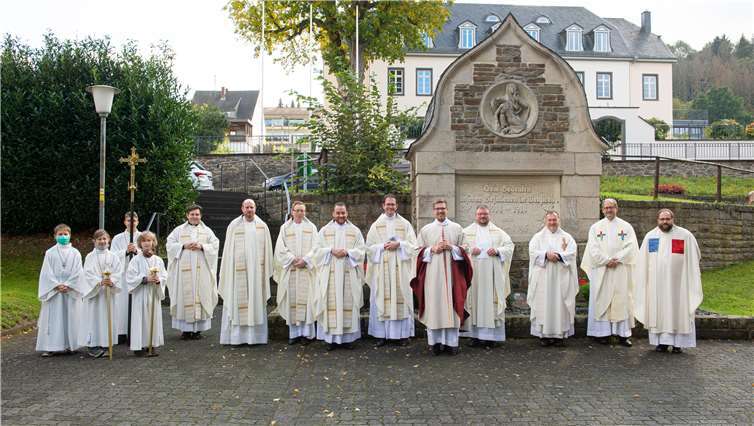 Gleich in vier Gottesdiensten wurde die Primiz von Patric Schützeichel gefeiert. Foto: Martin Baertges