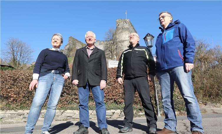 Gleich mit vier, im Ort Altwied schon seit vielen Jahren engagierten Kandidaten: Liane Herbst, Wolfgang Herbst, Dieter Pinhammer und Reiner Kubernath, will die Freie Wählergruppe bei der Kommunalwahl in den Altwieder Ortsbeirat einziehen.Foto: privat