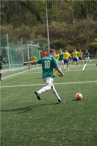 Gleich schlägt der Ball ein zum 0:4 per Eigentor. Foto: privat