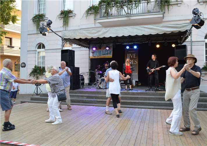 Gleich zu Beginn wurde die Tanzfläche in Beschlag genommen.-AB-